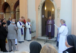 ZADAR, 01.2016. Gradsko groblje, molitva odrjesenja mons. Zelimir Puljic... crkva Gospe od sedam zalosti